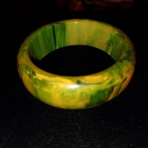 Chunky Mottled Green Yellow Bakalite Bangle
